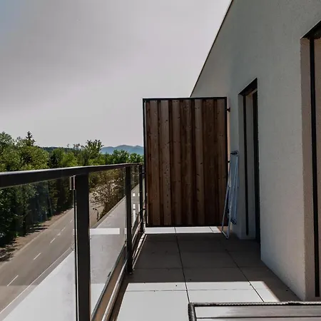 شقة Besen Bešeňová